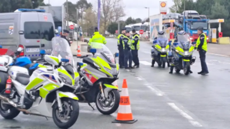 Contrôle exceptionnel sur l'A63 : téléphone au volant, infraction majeure avant les vacances