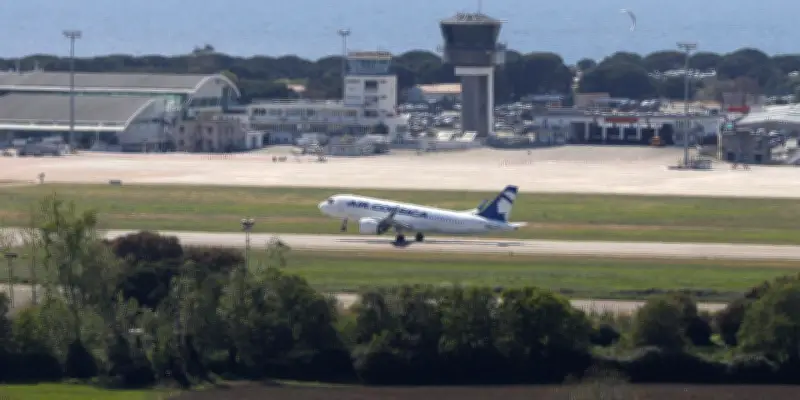 Corse : le financement des vols hors-saison suspendu après un recours préfectoral