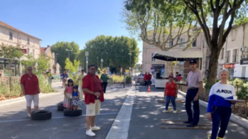 Course de garçons de café et concours de cracheur de noyau à Bagnols