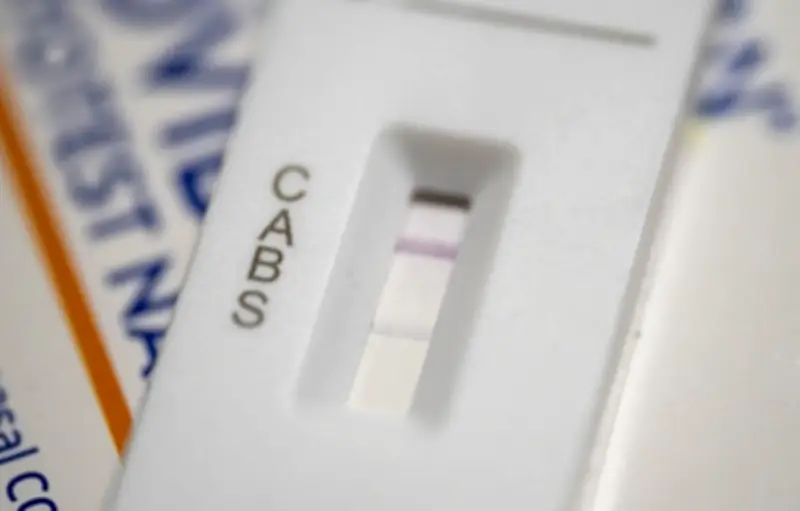 Covid-19 : le variant BA.3.2 'Cicada' touche surtout les enfants