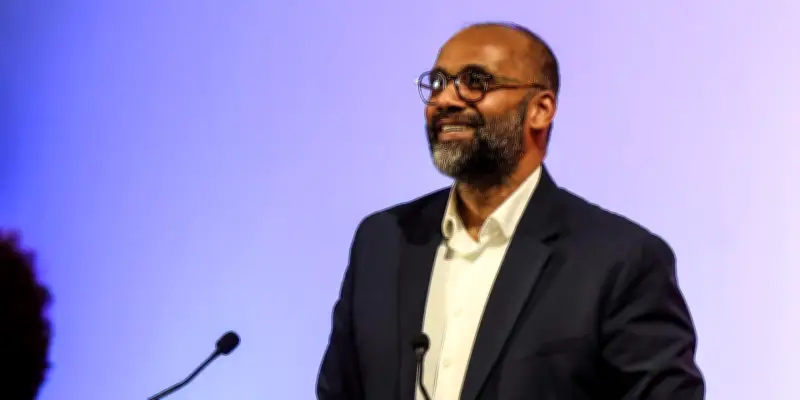 À Creil, le maire LFI Omar Yaqoob, porte-étendard de la nouvelle France de Jean-Luc Mélenchon