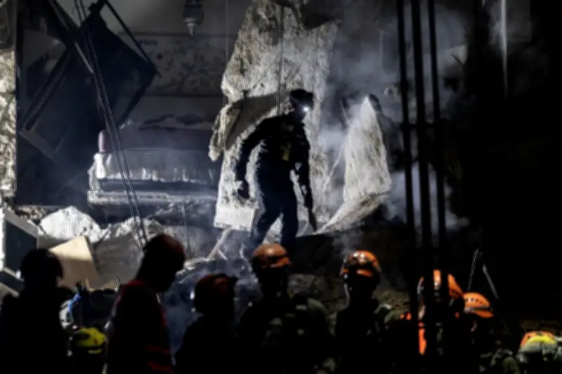 Crise au Moyen-Orient : Trump reporte son ultimatum, l'Iran poursuit ses tirs de missiles