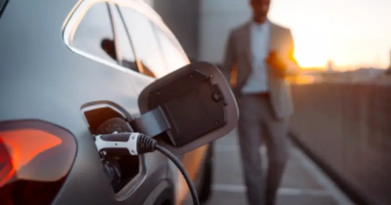 Crise automobile : les cadres français se convertissent aux véhicules électriques haut de gamme