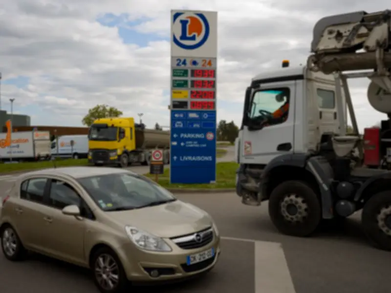 Crise des carburants : comment les Français s'adaptent face à la flambée des prix