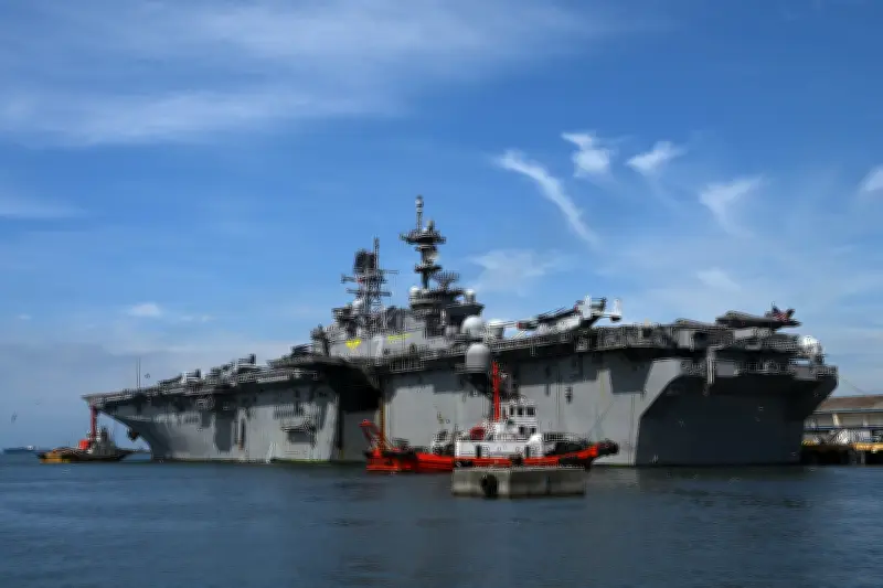 Crise logistique sur l'USS Tripoli : Marines rationnés et colis bloqués