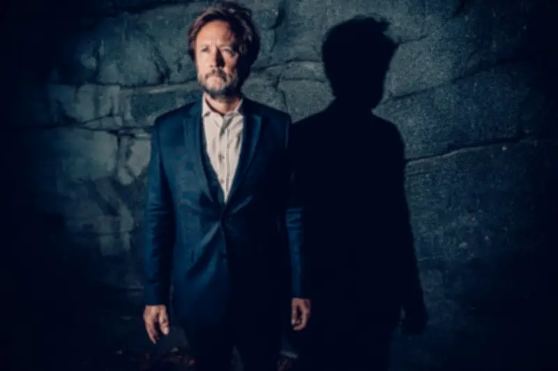 Critique du néolibéralisme hongrois : la démarchandisation selon Vallaud