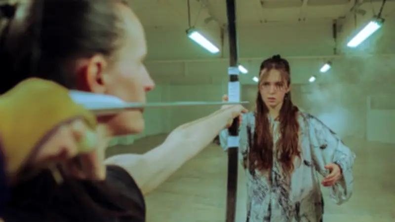 Cruel Trop Tard : un duo chorégraphique sur la violence et la rédemption