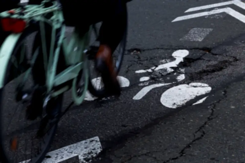 Cyclistes en banlieue : le casse-tête des pistes cyclables face à l'émiettement des compétences