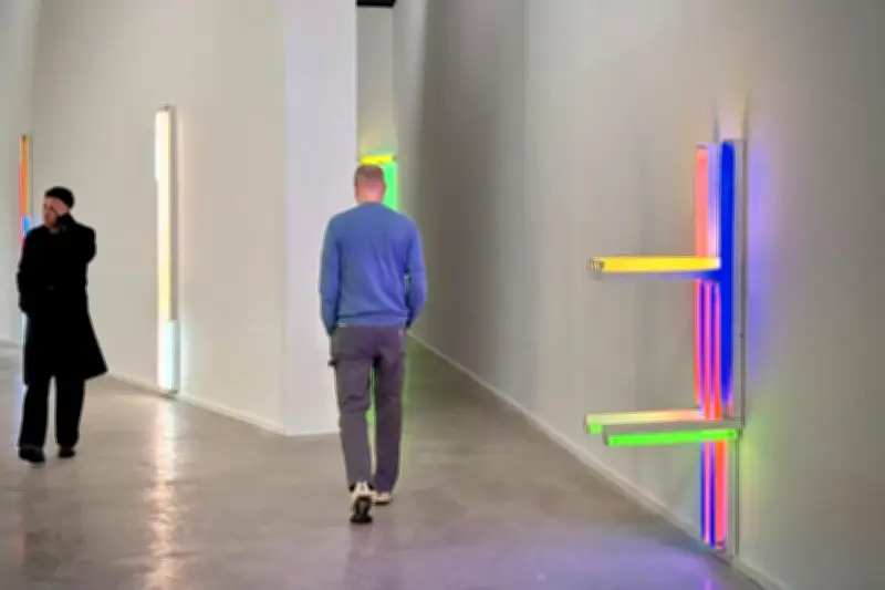 Dan Flavin : l'art minimaliste lumineux à la Fondation Venet