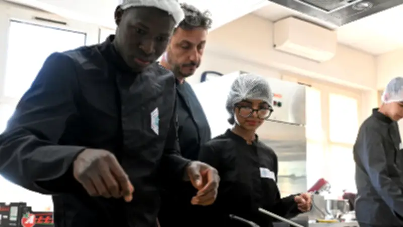 Dans l'Hérault, des jeunes migrants trouvent leur voie grâce à la formation en cuisine