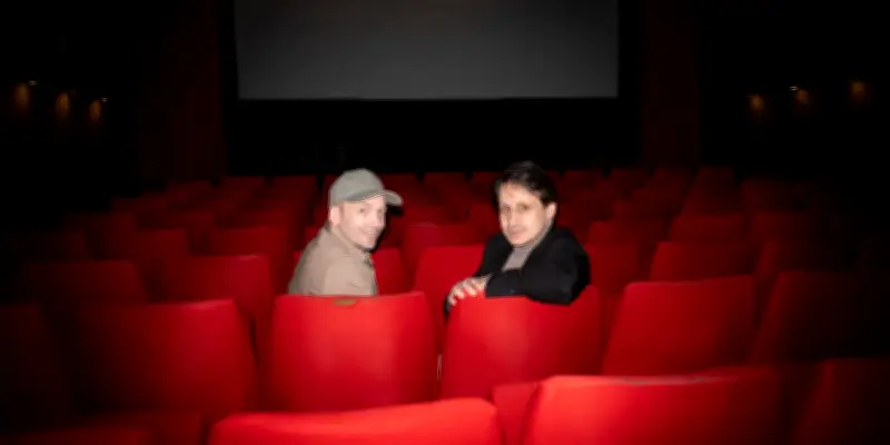Dans 'L'Œuvre Invisible', deux réalisateurs traquent un cinéaste fantôme