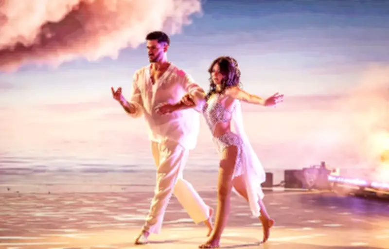 Danse Avec Les Stars : Juju Fitcats éblouit avec une performance jazz émouvante