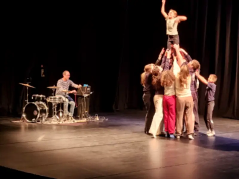 Danse inter-degrés à Serres-Castet : élèves et lycéens partagent la scène