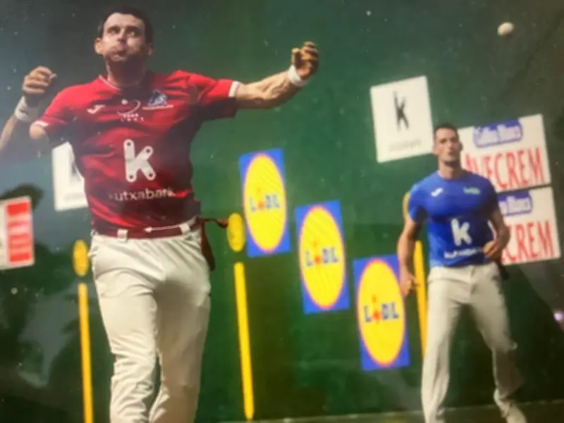 Dario Gomez crée la sensation en dominant le champion Jokin Altuna au buruz buru