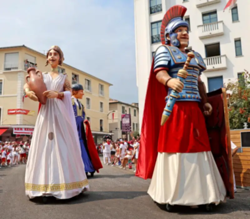 Dax célèbre le gigantisme avec le festival Têtes en l'air et son mastodonte d'osier