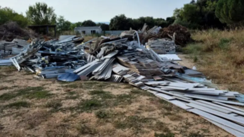 Déchets déversés sur un terrain privé à Nîmes : le propriétaire dépité