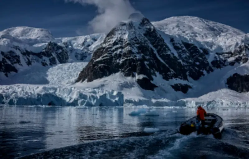 Découverte fortuite d'une nouvelle île en Antarctique, possiblement liée au réchauffement climatique