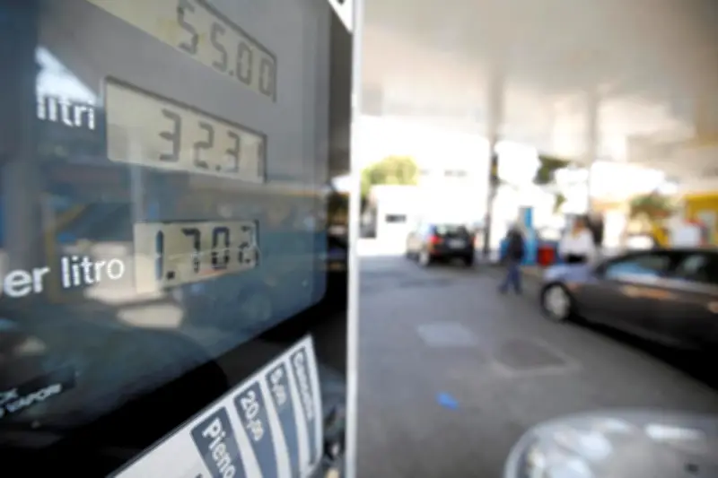 Décryptage : Les étapes clés qui font grimper le prix du carburant à la pompe