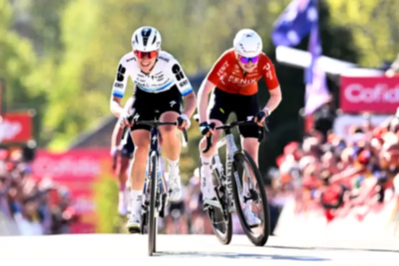 Demi Vollering s'impose à nouveau sur la Flèche Wallonne face à Puck Pieterse