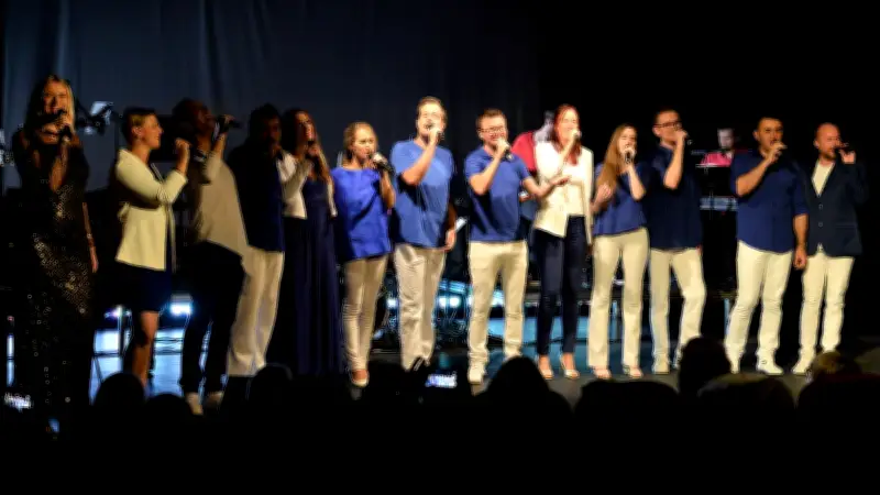 Des Chansons plein la tête : un spectacle caritatif à Meyrueis pour les amoureux de la variété