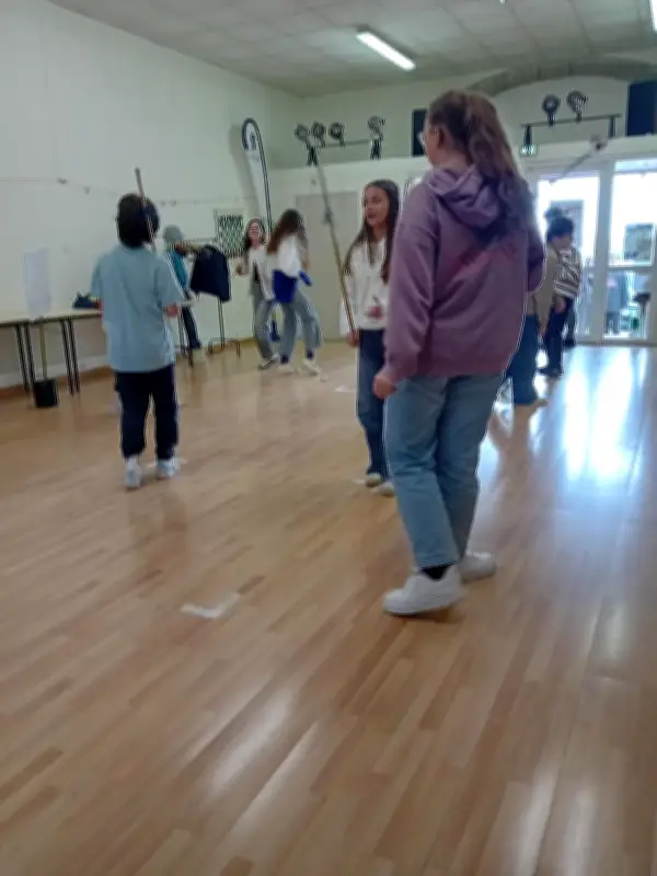 Des collégiens découvrent la vie au XVIIIe siècle et la danse gasconne