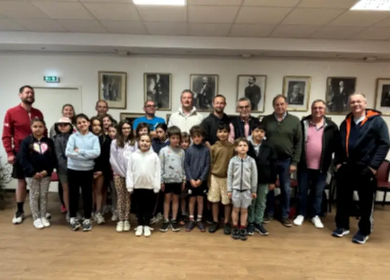 Des élèves découvrent le patrimoine local à vélo lors d'une itinérance éducative en Lot-et-Garonne