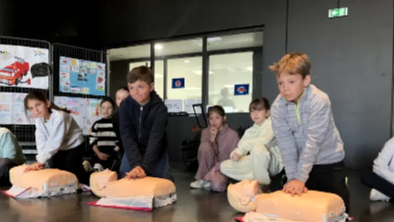 Des élèves de CP initiés aux gestes de premiers secours au SDIS de Gignac