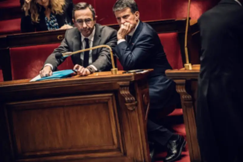 Des milliers de personnes sans papiers à cause de retards de renouvellement