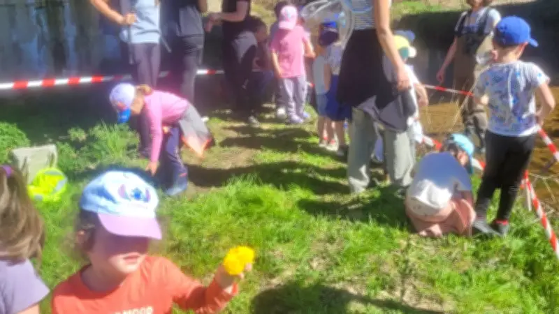 Des étudiants en BTS sensibilisent des maternelles à la faune aquatique en Lozère