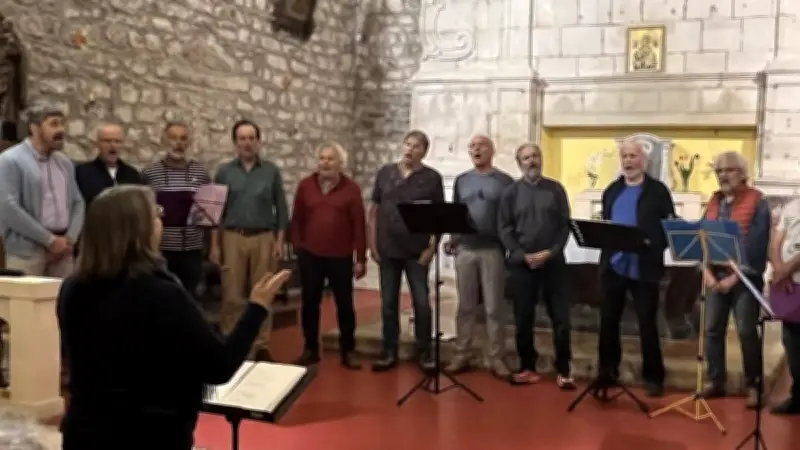 Deux chœurs masculins envoûtent l'église Saint-Pierre-ès-Liens de Cornus