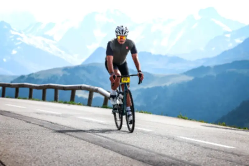 Défi extrême : un Toulonnais parcourt la Corse à vélo en 48 heures