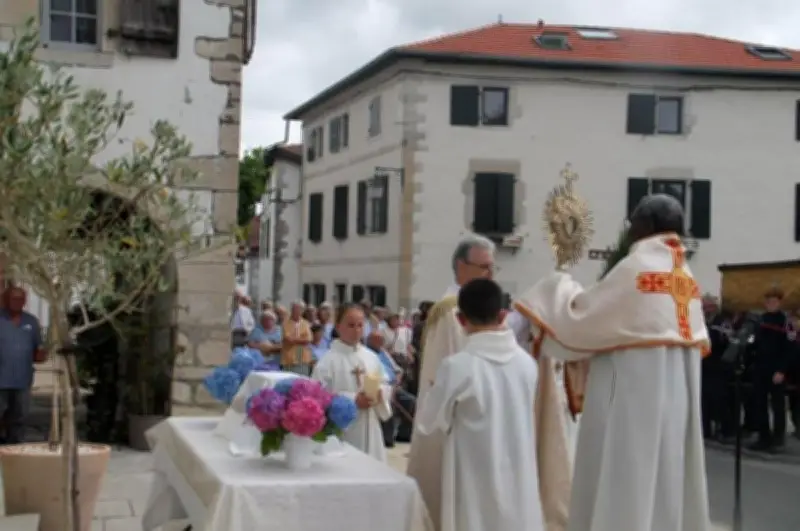 Déficit paroissial : le prêtre justifie les dépenses de modernisation