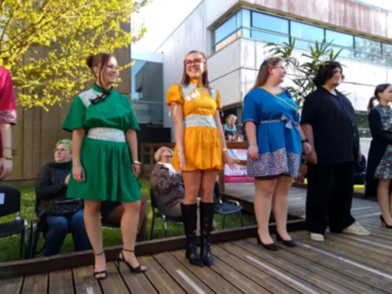Défilé lycéen à Rochefort : 40 élèves de mode brillent avec des créations inspirées du monde