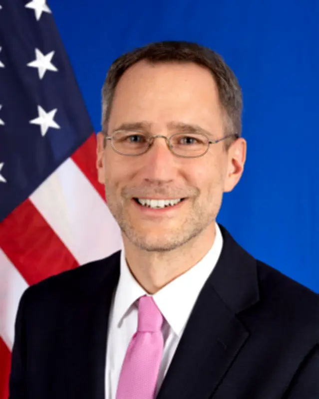 Diplomate américain à la retraite analyse la guerre en Iran et critique l'administration Trump