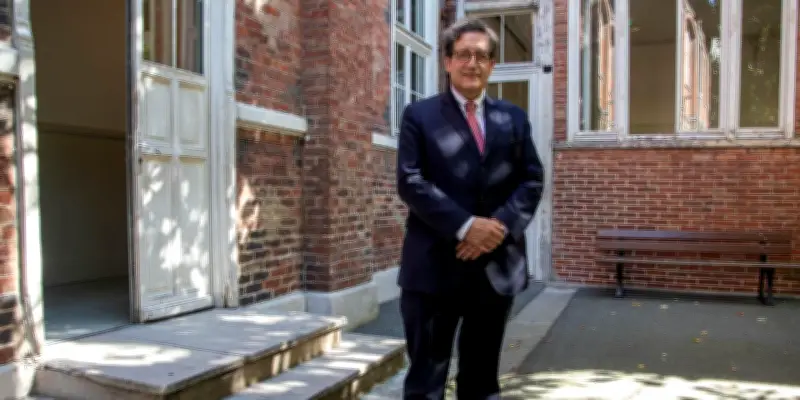 Directeur d'école licencié réintégré par les prud'hommes