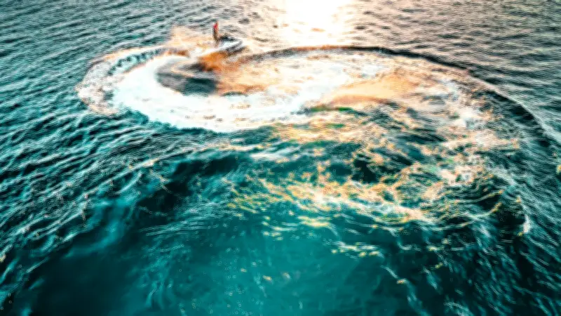 Disparition tragique d'une jeune femme après une chute en jet ski au Texas