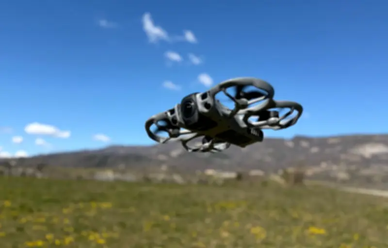 DJI lance l'Avata 360 : un drone de loisir révolutionnaire pour filmer en 360°