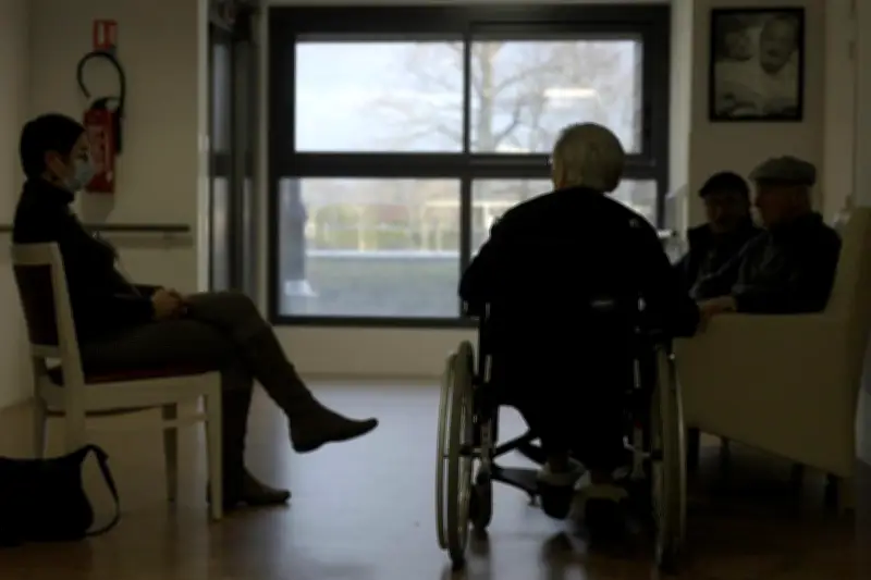 Documentaire « Hold-up sur les vieux » : les dérives lucratives des Ehpad privés en Europe