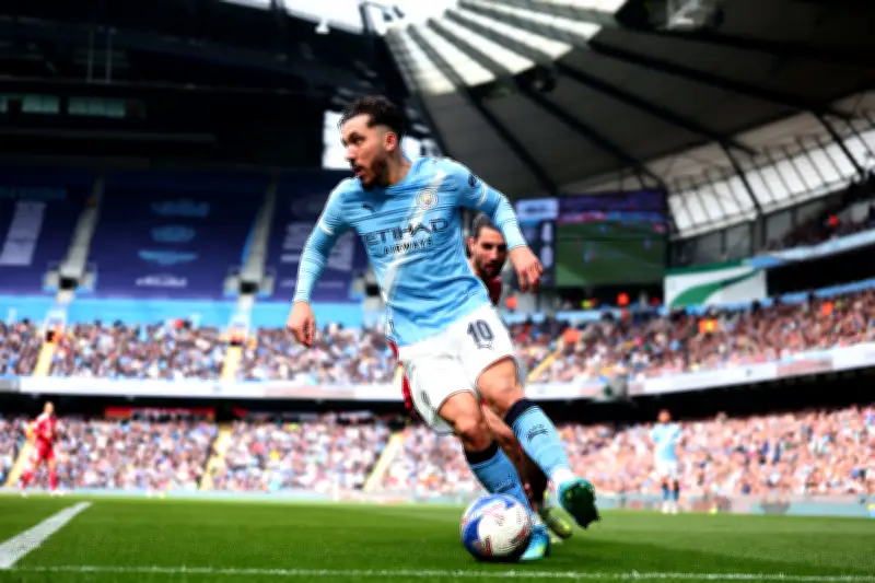 Domenech critique Cherki : un ancien sélectionneur face au talent d'un jeune prodige