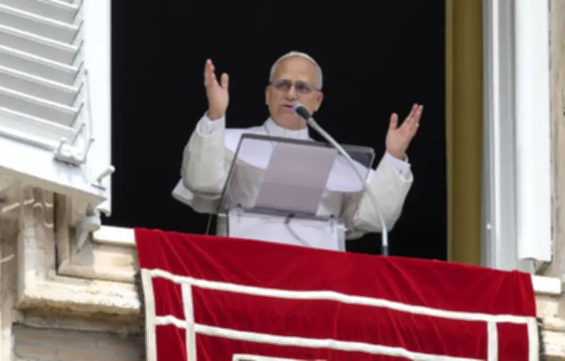 Donald Trump attaque le pape Léon XIV sur les réseaux sociaux en se dépeignant en Jésus