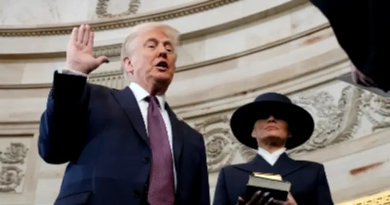 Donald Trump lit la Bible en streaming : un virage messianique inédit