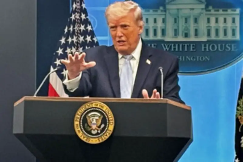 Donald Trump menace l'Iran de destruction totale si le détroit d'Ormuz n'est pas rouvert