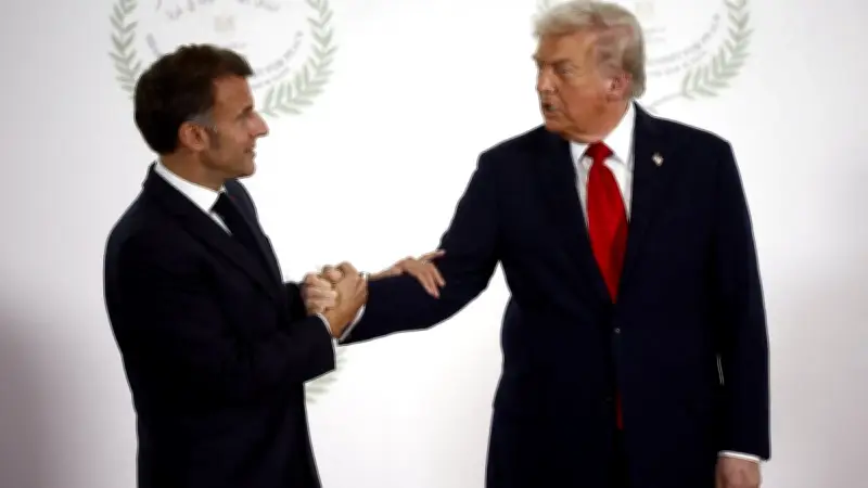 Donald Trump raille ouvertement Emmanuel et Brigitte Macron lors d'un déjeuner privé