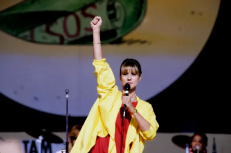 Dorothée fait son grand retour sur scène avec des concerts complets et une tournée nostalgique