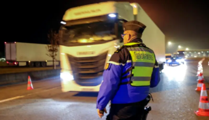 Douane française : saisies records d'objets archéologiques et historiques