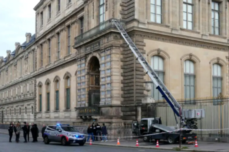 « Doudou cross bitume » devant le tribunal pour dégradations, alors qu'il est suspect du casse du Louvre