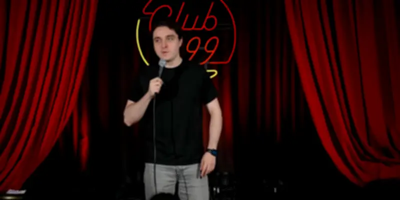 Dragos, le comique roumain qui veut unir l'Europe par le rire