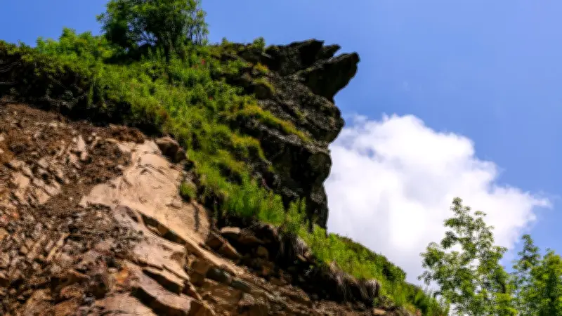 Drame dans les Alpes italiennes : un enfant de 10 ans chute d'une centaine de mètres