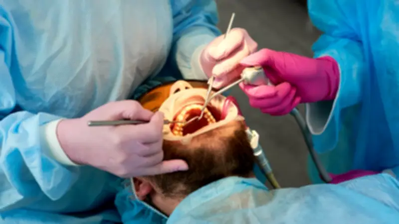 Drame dentaire en Turquie : un père de famille britannique se suicide après une opération ratée