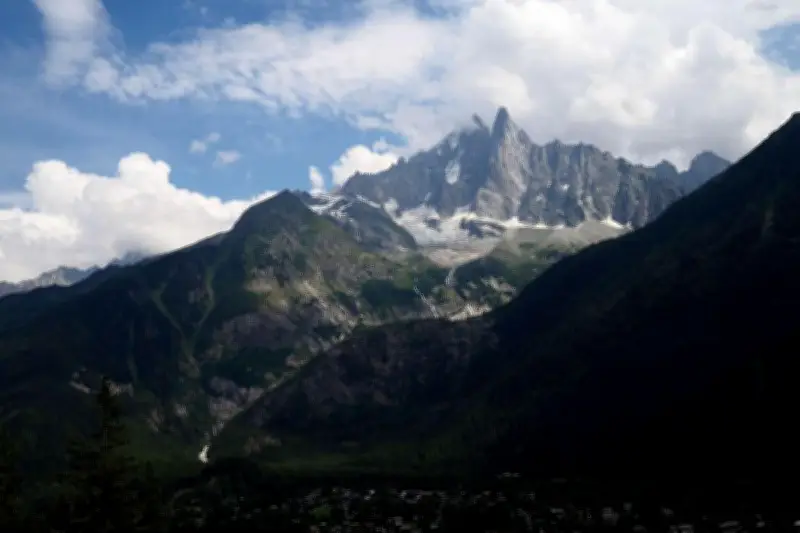 Drame en Haute-Savoie : un alpiniste de 32 ans décède après une chute dans le couloir Whymper